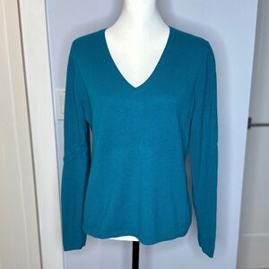 Sutton Studio Turquoise V-Neck Cashmere sweater. Size XL. Excellent condition!